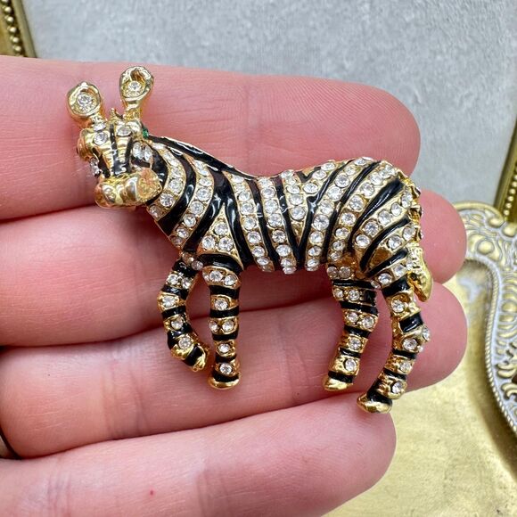 Vintage Jewelry Rhinestone Enamel Zebra Brooch Pin Safari Africa Zoo - Picture 1 of 5